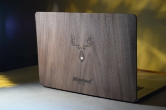 Schutzhülle aus Holz für Macbook