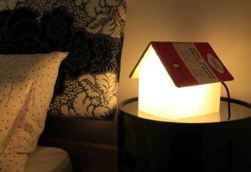 Buchstützen Nachttischlampe von Suck UK